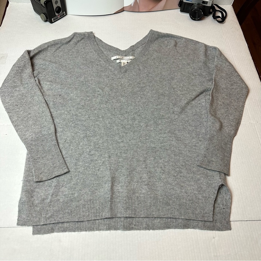 Max Studio 100% Cashmere 2 Ply Gray V Neck Sweater Small